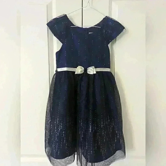 Girls dress bundle (2)  - size 6 & 7 - Picture 1 of 4